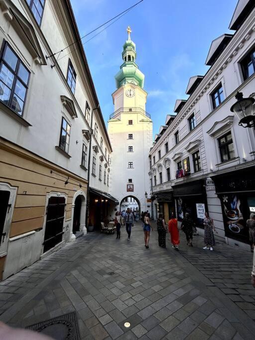 Luxurious And Royal Apartment In The Old Town Bratislava Esterno foto