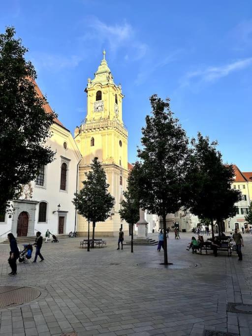 Luxurious And Royal Apartment In The Old Town Bratislava Esterno foto