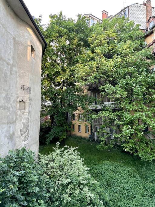 Luxurious And Royal Apartment In The Old Town Bratislava Esterno foto