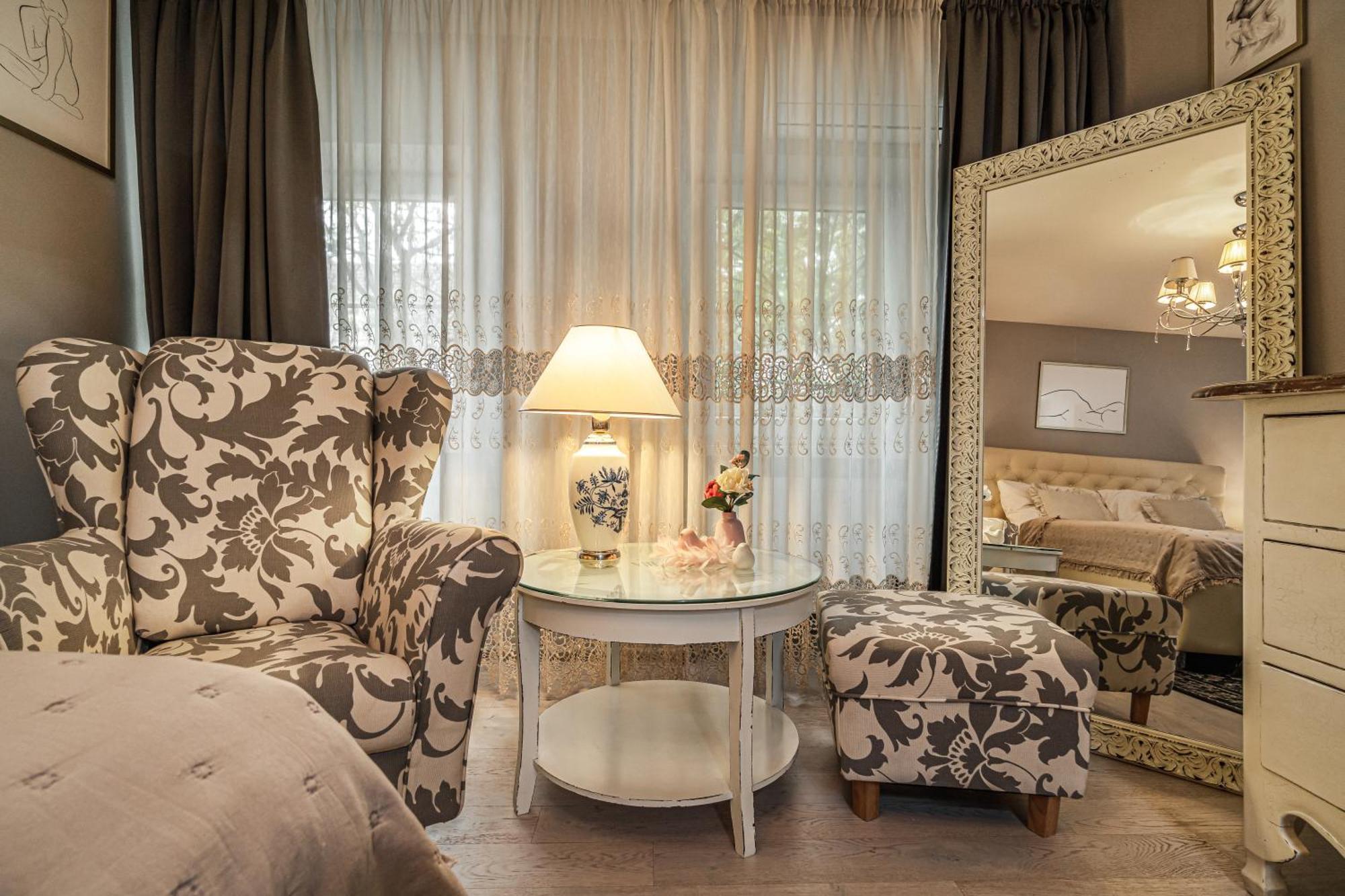 Luxurious And Royal Apartment In The Old Town Bratislava Esterno foto