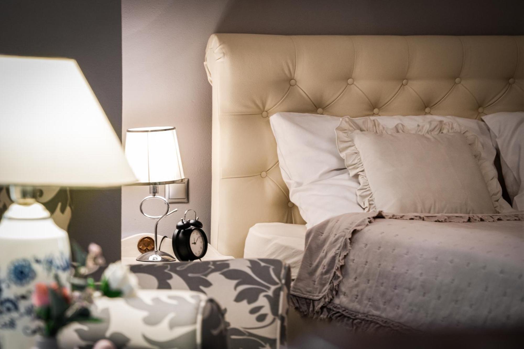 Luxurious And Royal Apartment In The Old Town Bratislava Esterno foto