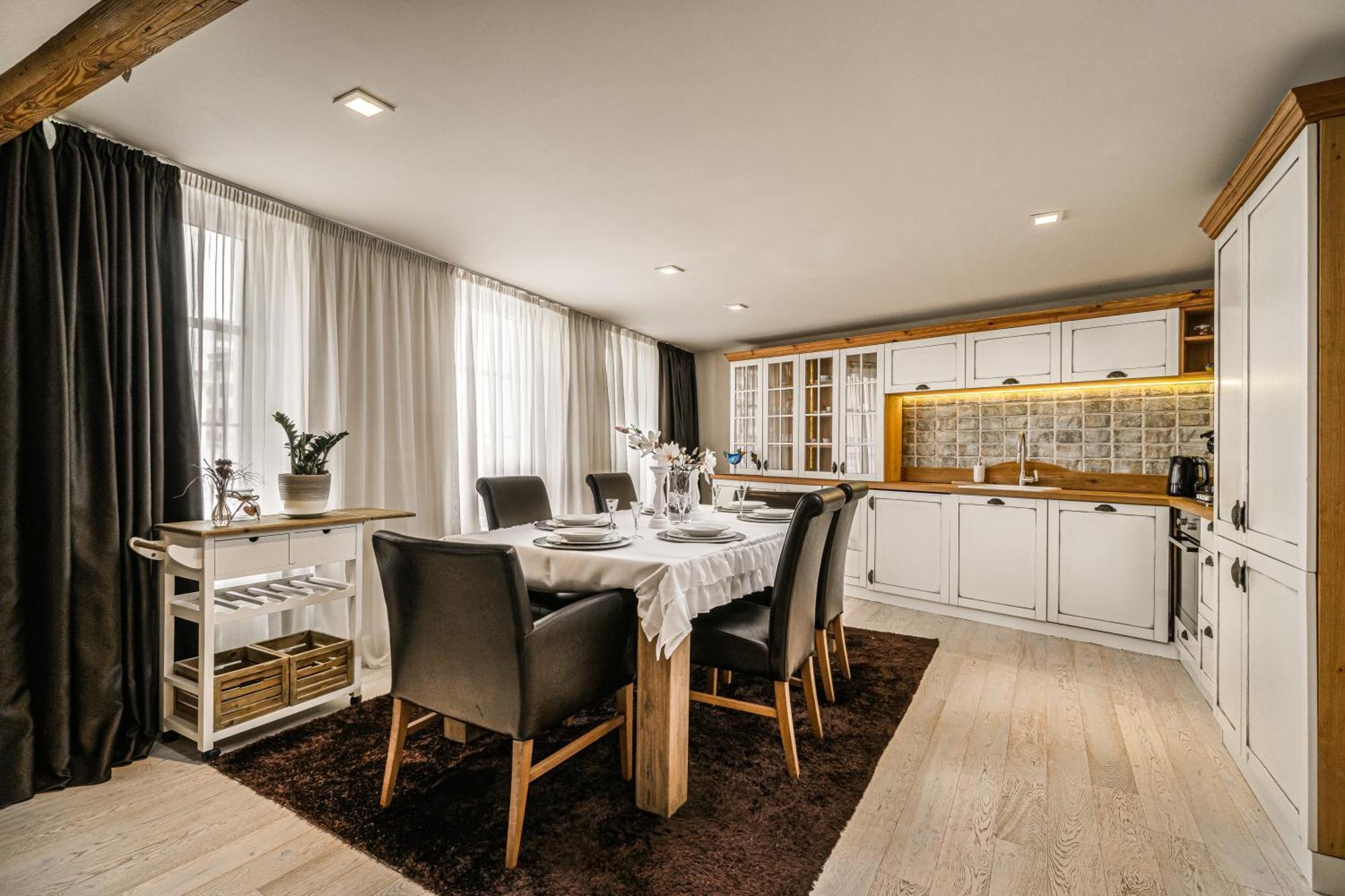 Luxurious And Royal Apartment In The Old Town Bratislava Esterno foto
