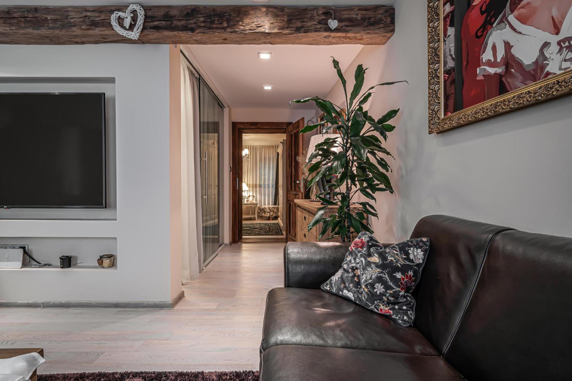 Luxurious And Royal Apartment In The Old Town Bratislava Esterno foto