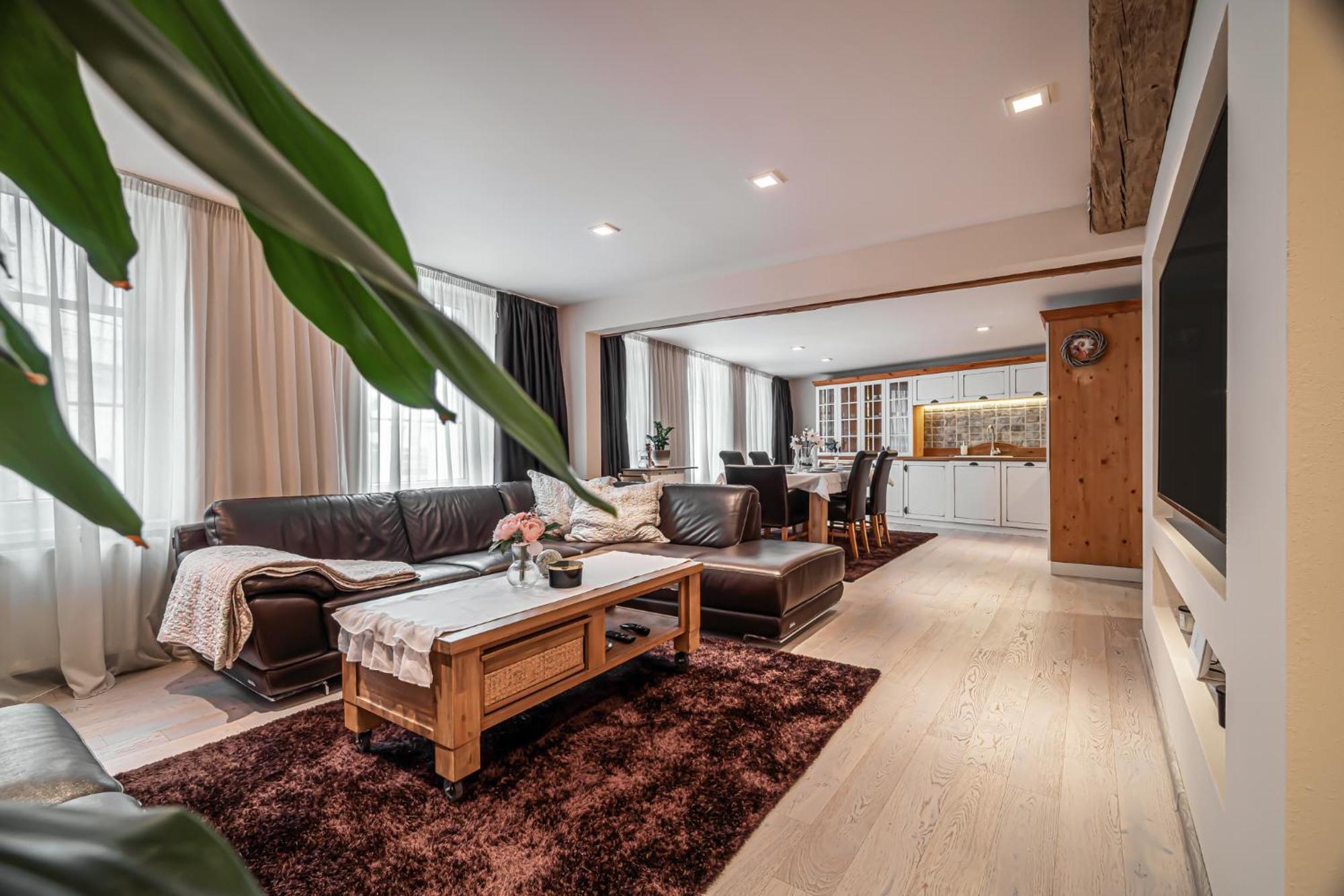 Luxurious And Royal Apartment In The Old Town Bratislava Esterno foto