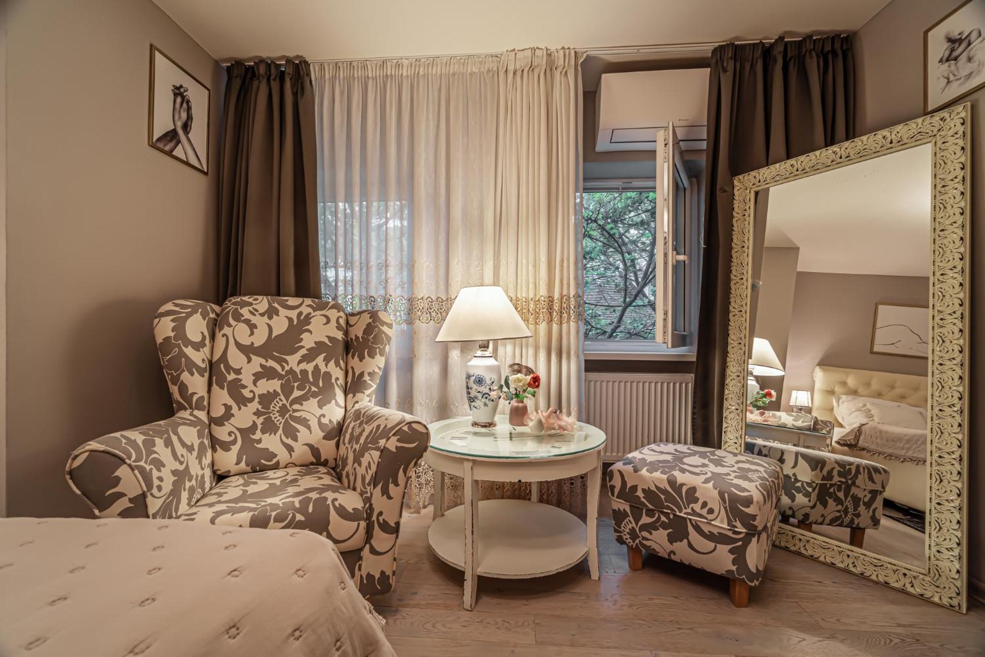 Luxurious And Royal Apartment In The Old Town Bratislava Esterno foto