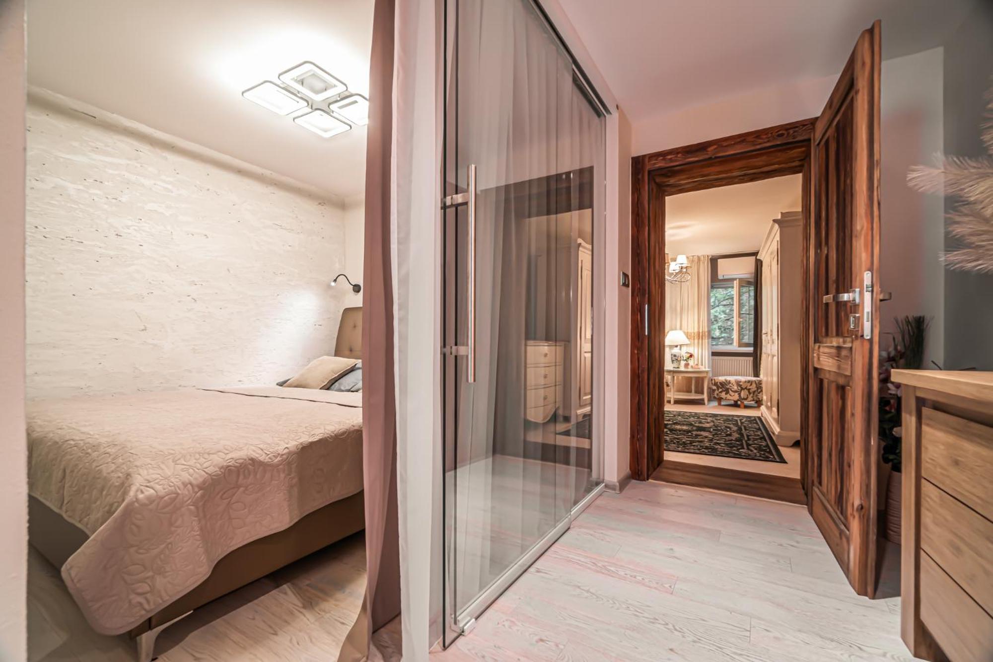 Luxurious And Royal Apartment In The Old Town Bratislava Esterno foto